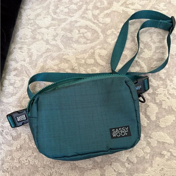 Forest green sassy woof Woof Pack bag - Picture 5 of 6